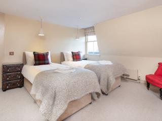 Bath Townhouse - Sleeps 14 people thumbnail