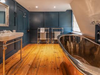Bath Townhouse - Sleeps 14 people thumbnail