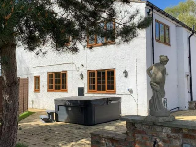 York Hot Tub House | Sleeps 18 image