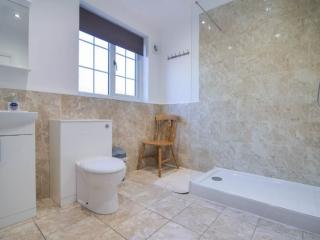 York Hot Tub House | Sleeps 18 thumbnail