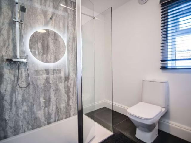 York Hot Tub House | Sleeps 18 image