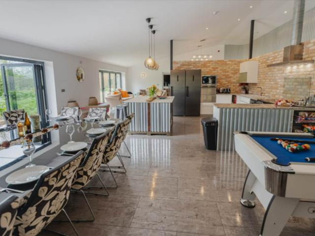 Somerset 22 Sleeper House inc Hot Tub and Pool image