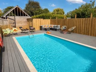 Somerset 22 Sleeper House inc Hot Tub and Pool thumbnail