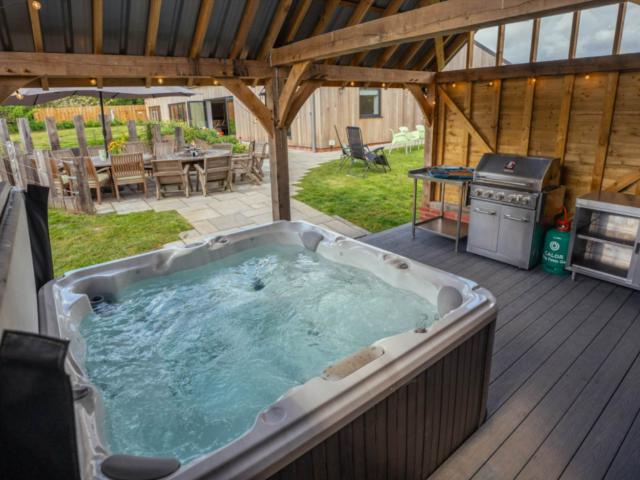 Somerset 22 Sleeper House inc Hot Tub and Pool image