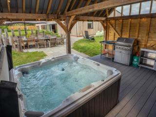 Somerset 22 Sleeper House inc Hot Tub and Pool thumbnail
