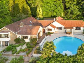 Sussex Country Retreat With Hot Tub & Pool | Sleeps 11 thumbnail