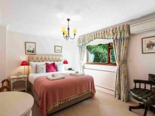 Sussex Country Retreat With Hot Tub & Pool | Sleeps 11 thumbnail