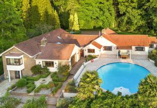 Sussex Country Retreat With Hot Tub & Pool | Sleeps 11