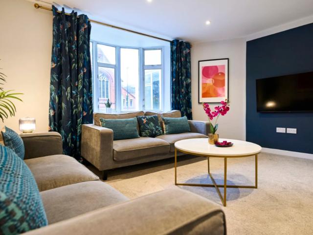 10 Sleeper Apartment | West Mansion 2 image