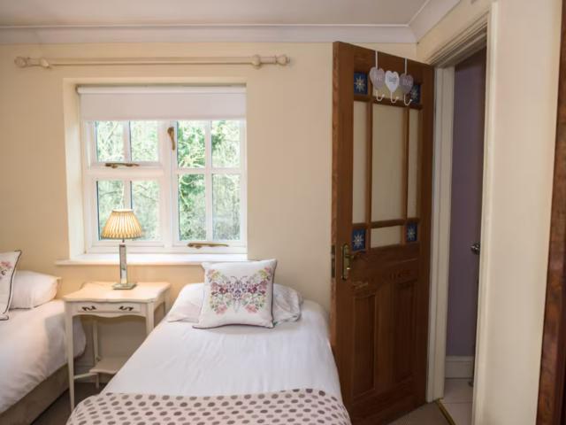 Lincolnshire 19 Sleeper House | Hot tub image