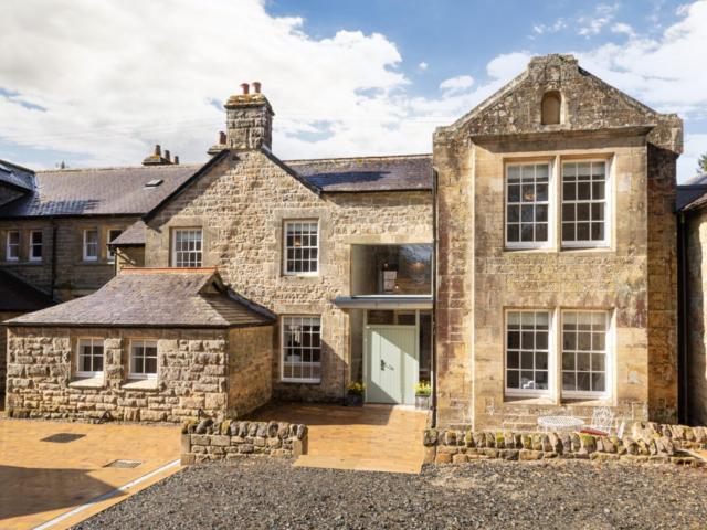 Hexham House Sleeps 10 image
