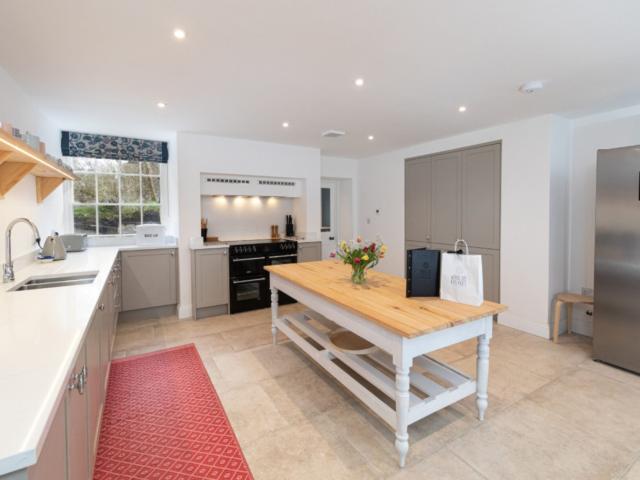 Hexham House Sleeps 10 image