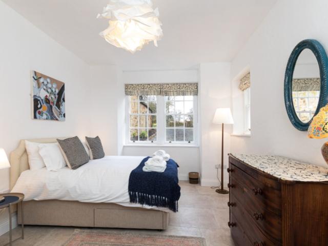Hexham House Sleeps 10 image
