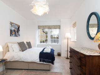 Hexham House Sleeps 10 thumbnail