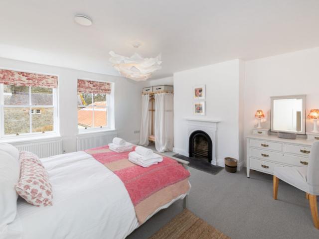 Hexham House Sleeps 10 image
