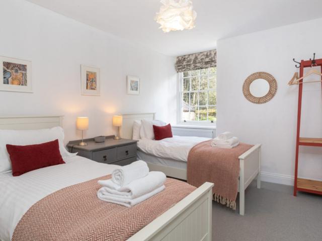 Hexham House Sleeps 10 image