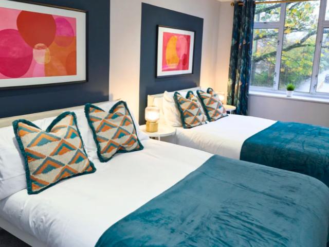 10 Sleeper Apartment | West Mansion image