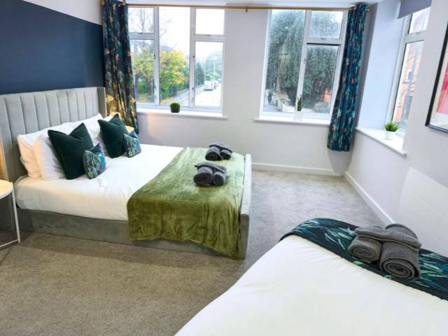 10 Sleeper Apartment | West Mansion image