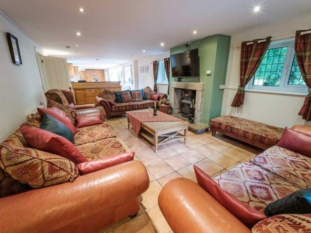 Lancashire Old Stables | Sleeps 14 with Hot Tub image