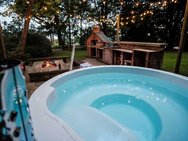 Lancashire Old Stables | Sleeps 14 with Hot Tub image