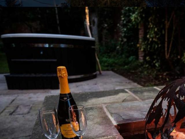 Lancashire Old Stables | Sleeps 14 with Hot Tub image