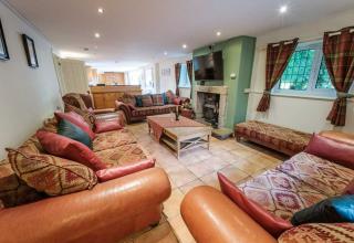 Lancashire Old Stables | Sleeps 14 with Hot Tub