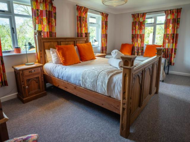 Somerset Lodge with Pool and Hot tub and Sauna image