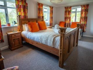 Somerset Lodge with Pool and Hot tub and Sauna thumbnail
