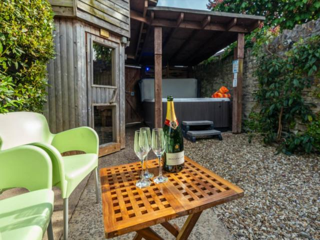 Somerset Lodge with Pool and Hot tub and Sauna image
