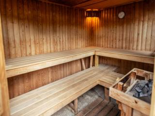Somerset Lodge with Pool and Hot tub and Sauna thumbnail