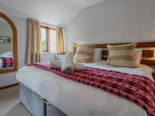 Somerset Lodge with Pool and Hot tub and Sauna thumbnail