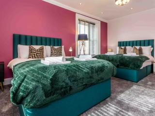 Country Durham House Sleeps 20 inc Hot tub and Sauna thumbnail