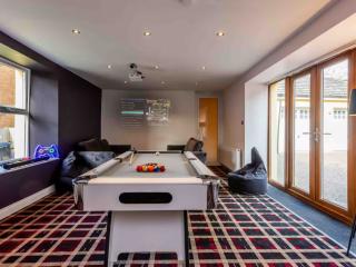 Country Durham House Sleeps 20 inc Hot tub and Sauna thumbnail