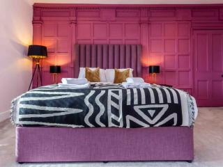 Country Durham House Sleeps 20 inc Hot tub and Sauna thumbnail