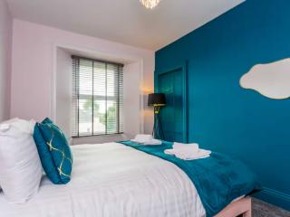 Country Durham House Sleeps 20 inc Hot tub and Sauna thumbnail