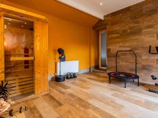 Country Durham House Sleeps 20 inc Hot tub and Sauna thumbnail
