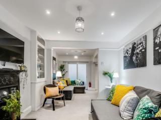 16 Sleeper | Central Pier Place thumbnail