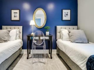 16 Sleeper | Central Pier Place thumbnail