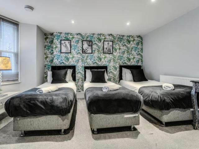 16 Sleeper | Central Pier Place image