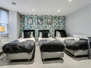 16 Sleeper | Central Pier Place thumbnail