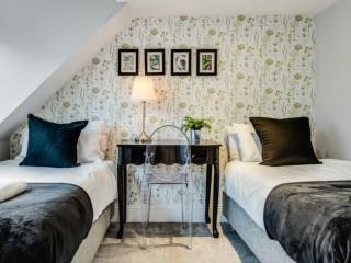 16 Sleeper | Central Pier Place thumbnail