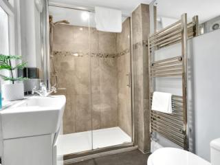 16 Sleeper | Central Pier Place thumbnail