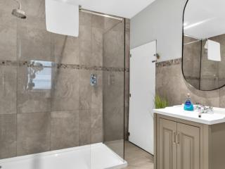16 Sleeper | Central Pier Place thumbnail