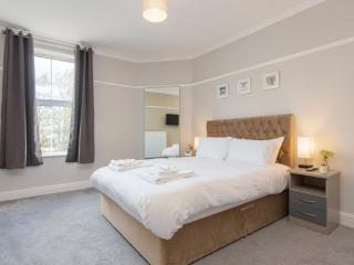 St Annes House Townhouse With Hot Tub & Bar | Sleeps 16 thumbnail