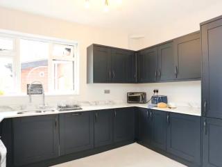 St Annes House Townhouse With Hot Tub & Bar | Sleeps 16 thumbnail