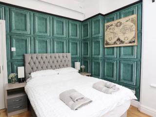 St Annes House Townhouse With Hot Tub & Bar | Sleeps 16 thumbnail