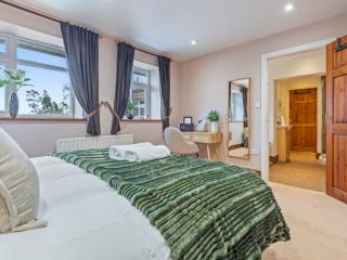 Somerset Farm sleeps 15 | Inc Hot Tub and Games Room thumbnail