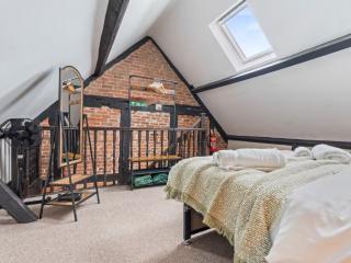 Staffordshire Farmhouse Sleeps 18 | Hot Tub and Sauna thumbnail