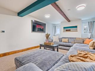 Staffordshire Farmhouse Sleeps 18 | Hot Tub and Sauna thumbnail