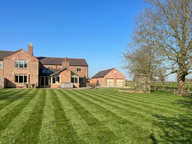 Wrexham 5 Bedroom House + Hot Tub | Sleeps 16 image